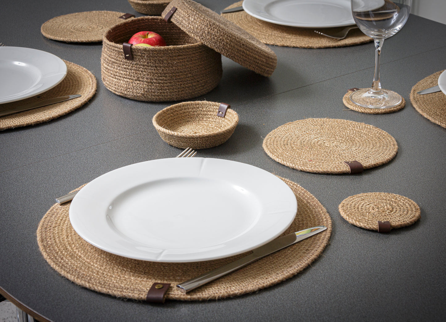 Jute mini kurv med frugter – bæredygtigt dansk design